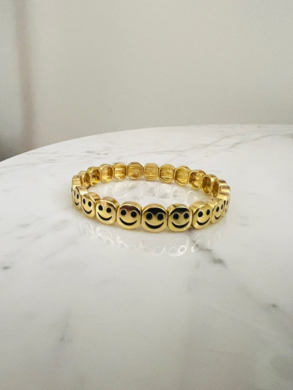 LISA GOZLAN - “THE ORIGINAL” - Gold Smiley Face Stretch Bracelet - 7” - Picture 3 of 5